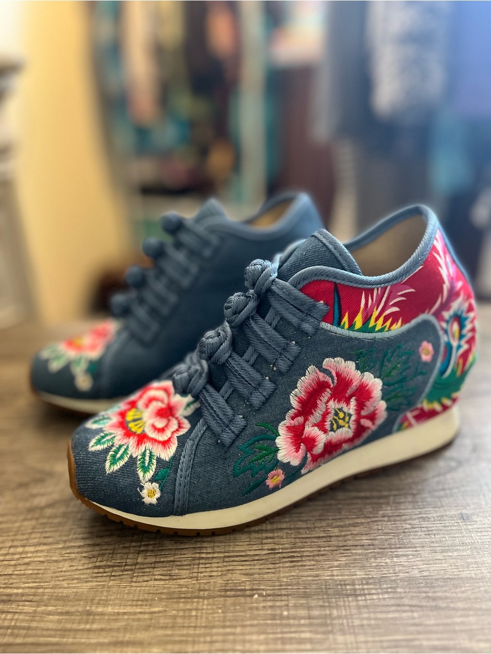 Embroidered Floral Denim Wedge Sneakers - Blue